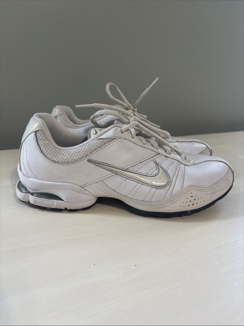 Nike Air Exceed Leather Training Shoe Women’s 8 Style 366650-111 White Silver